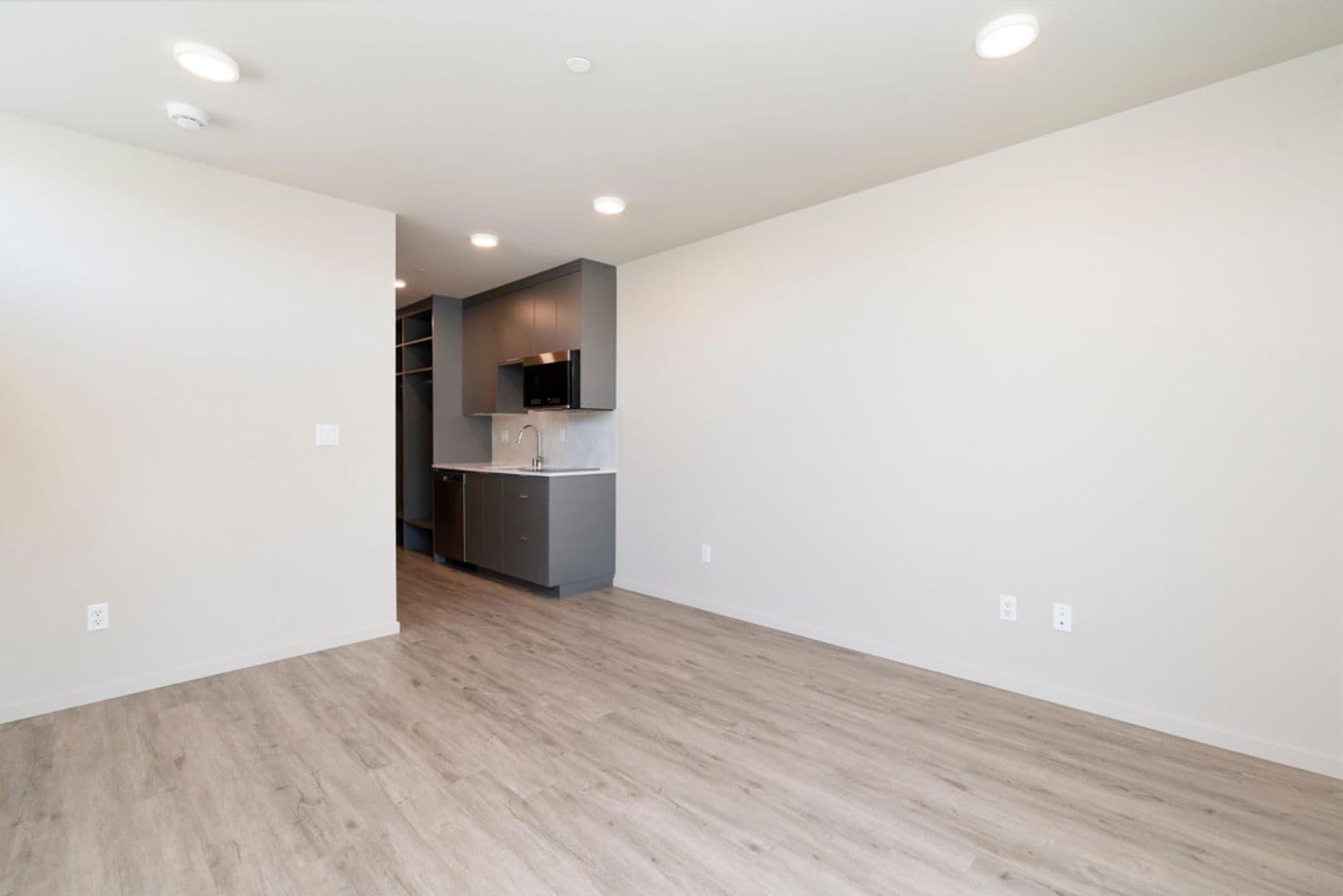 Avala Apartments 3 of 7