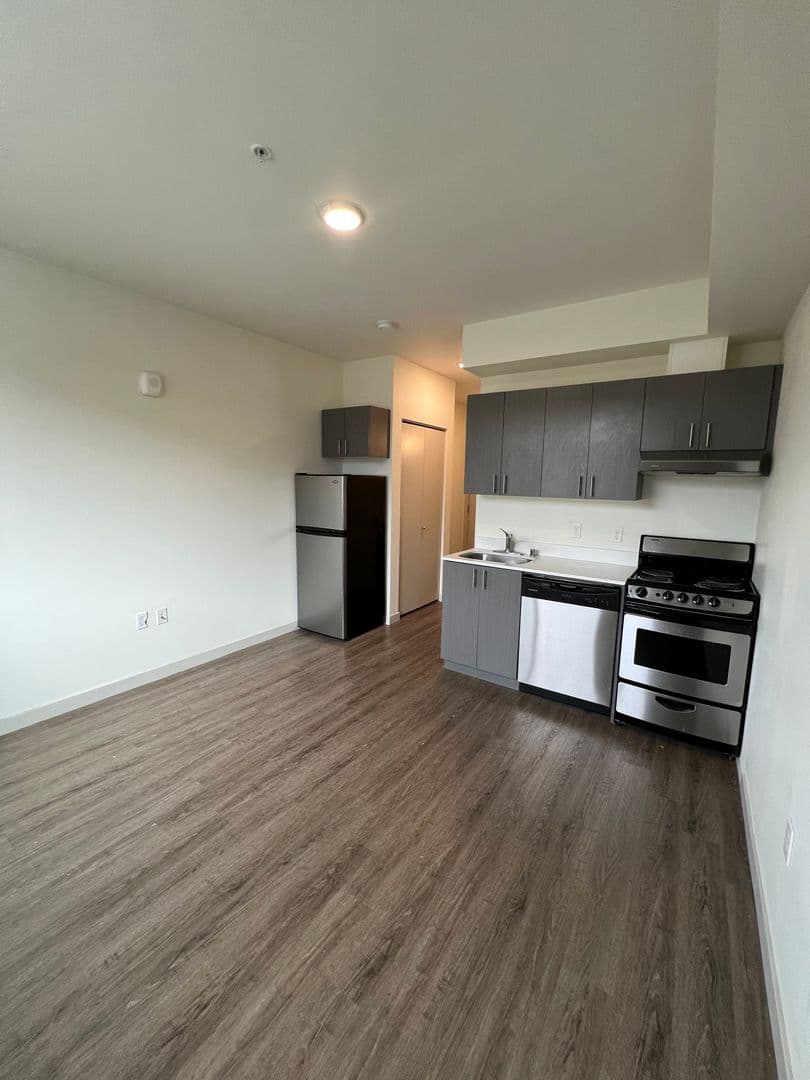 4801 Fauntleroy 1 of 11