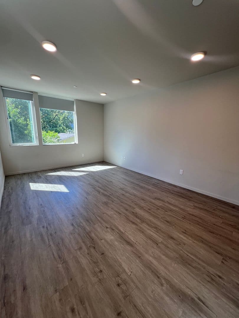 Avala Apartments 11 of 16