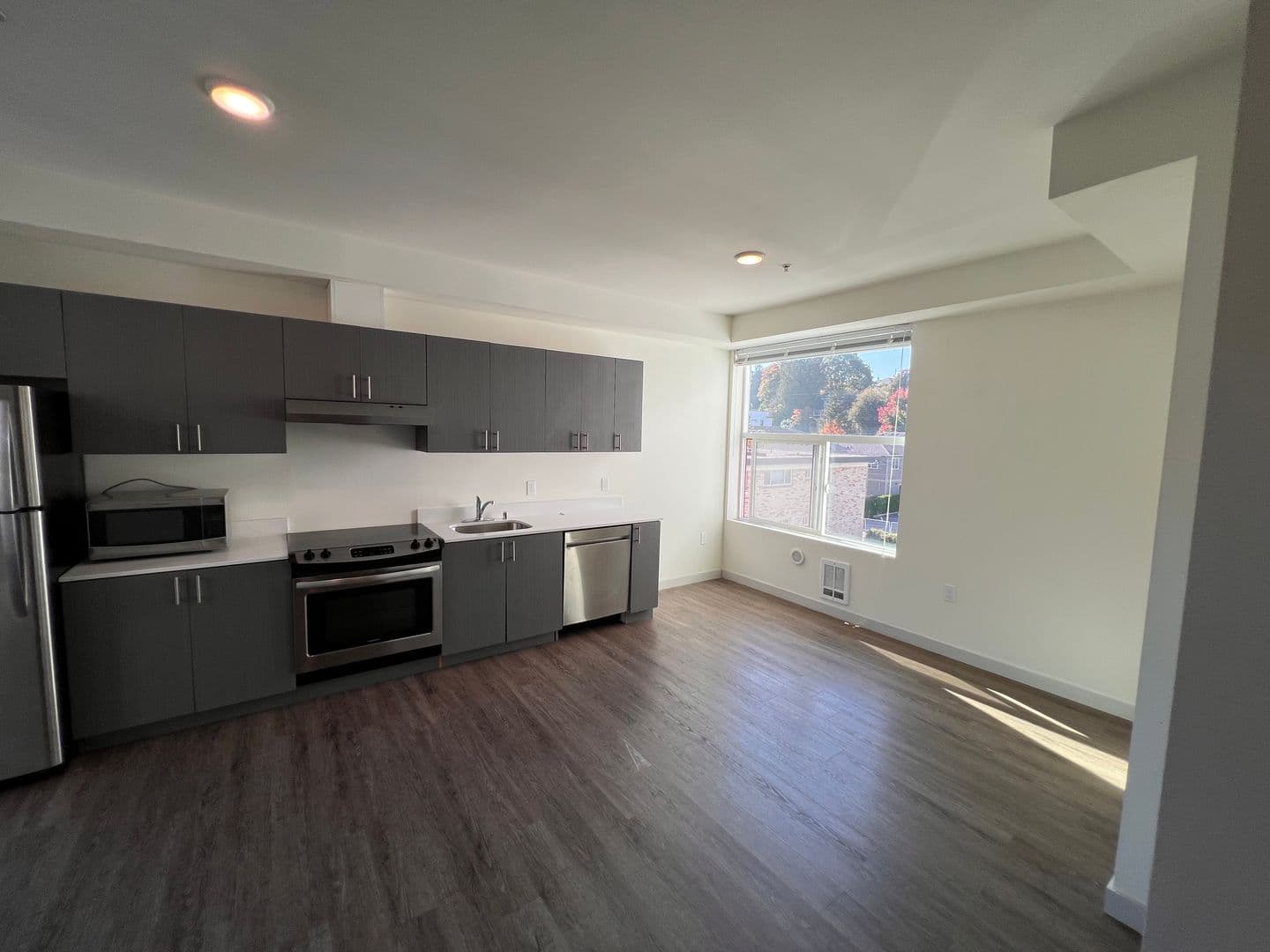 4801 Fauntleroy 4 of 17