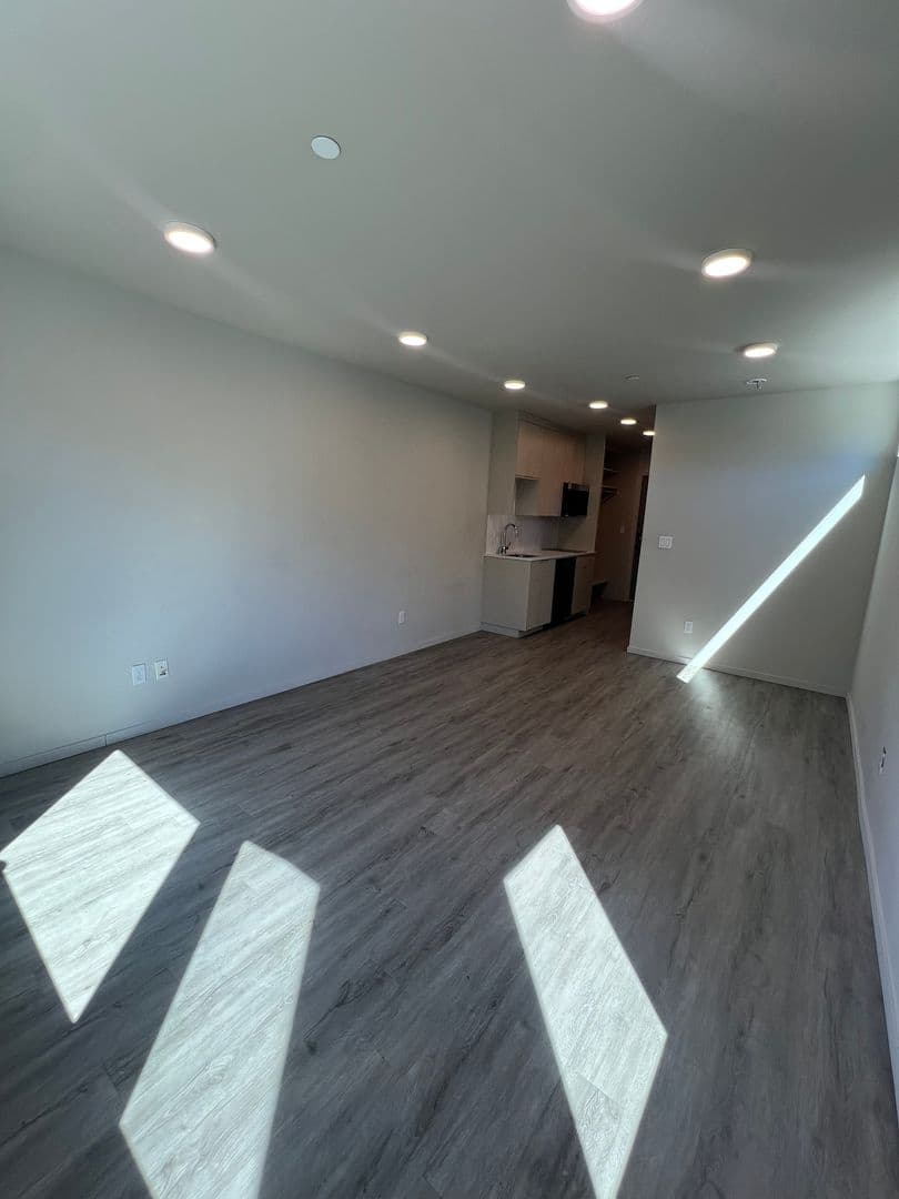 Avala Apartments 12 of 16