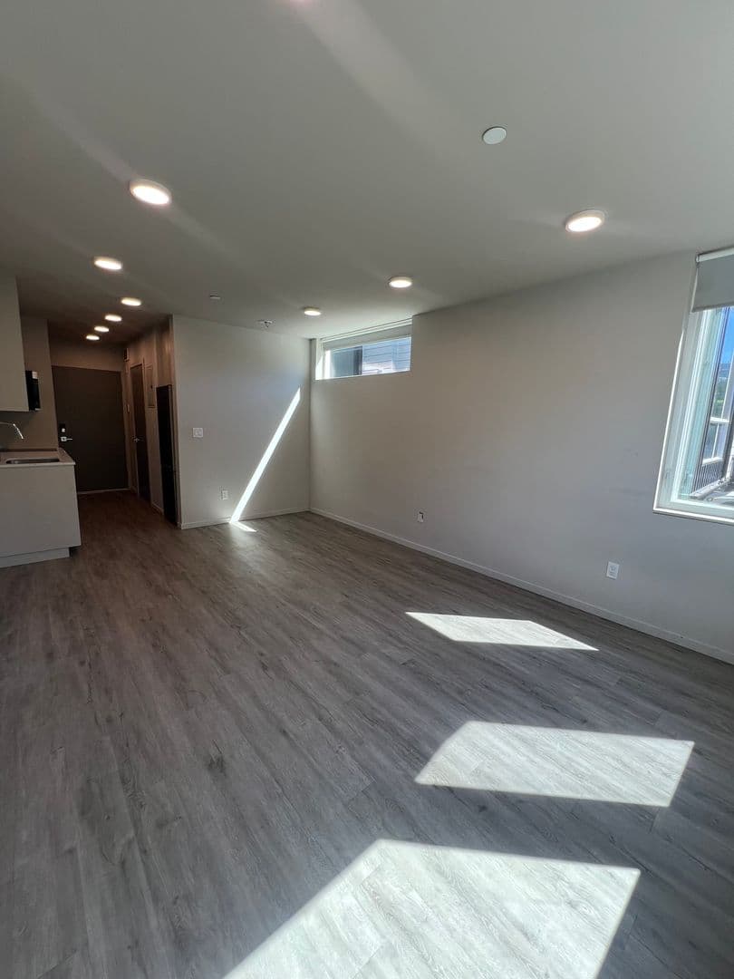 Avala Apartments 10 of 16
