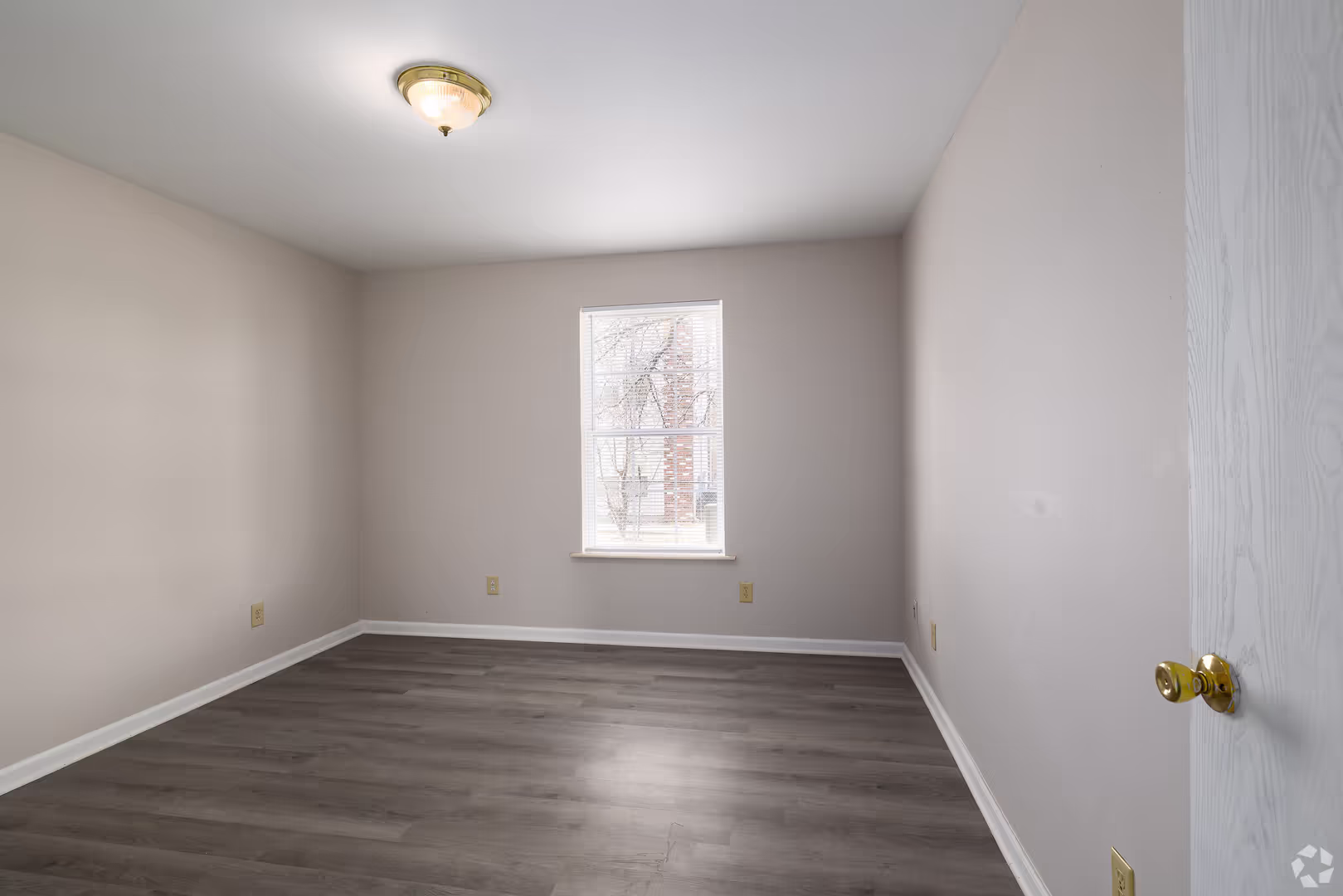 1000 E Grand Ave 8 of 13