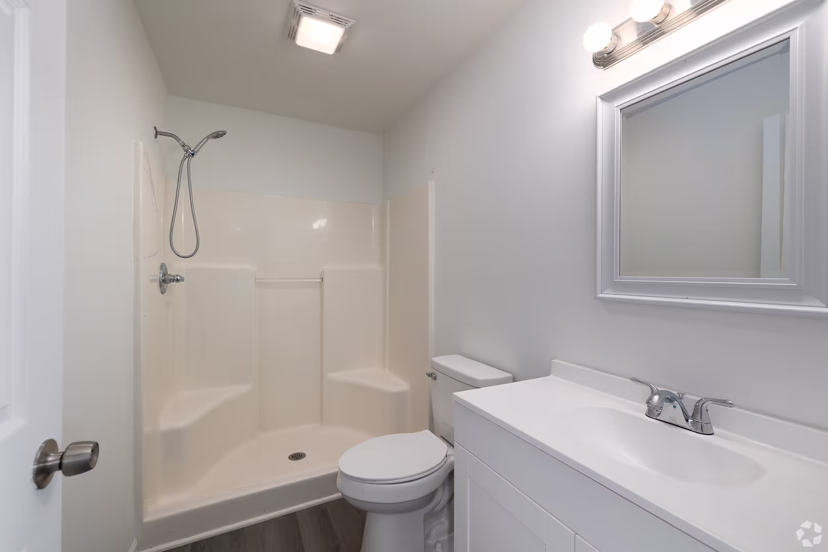 1000 E Grand Ave 6 of 13