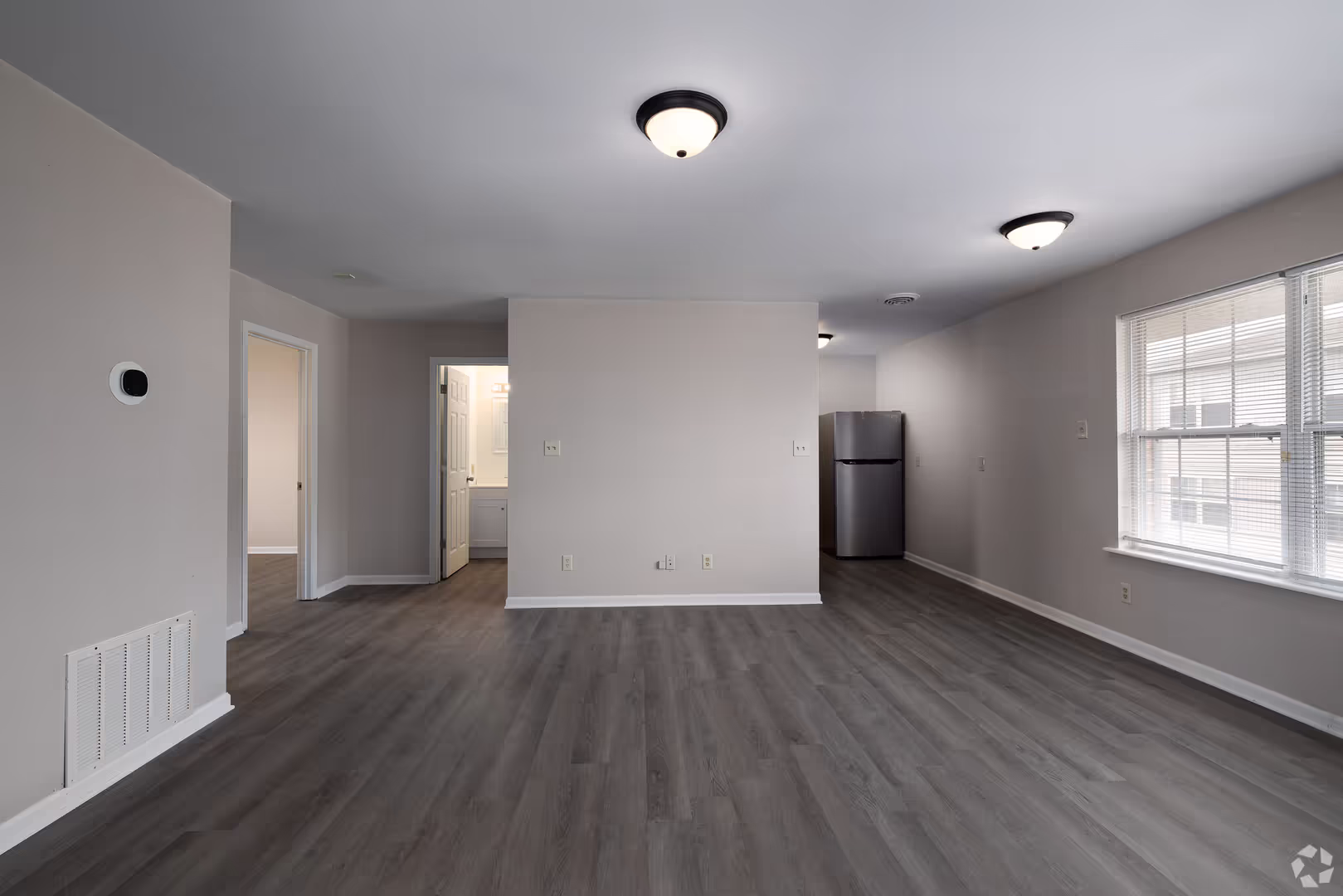 1000 E Grand Ave 10 of 13