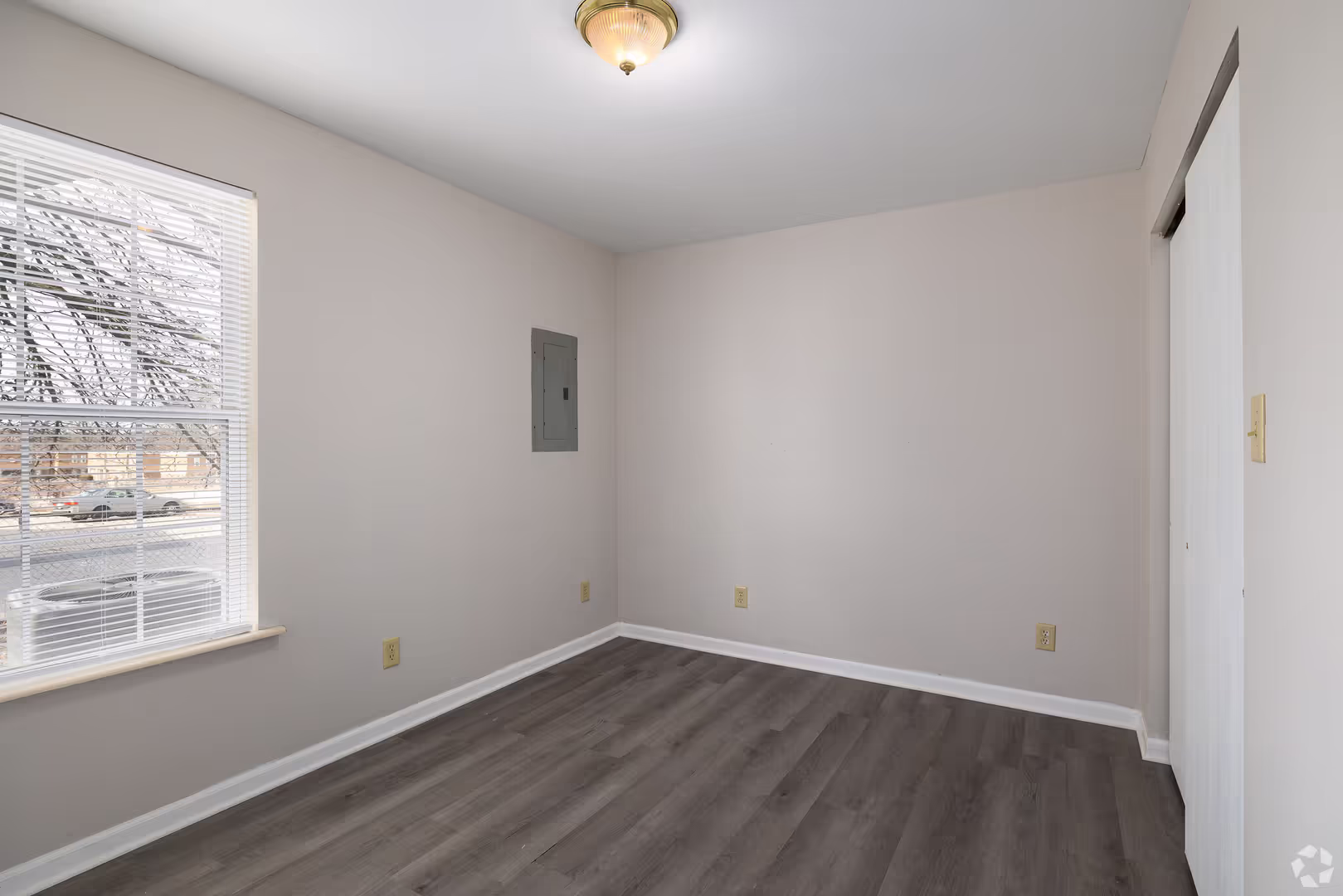 1000 E Grand Ave 5 of 13