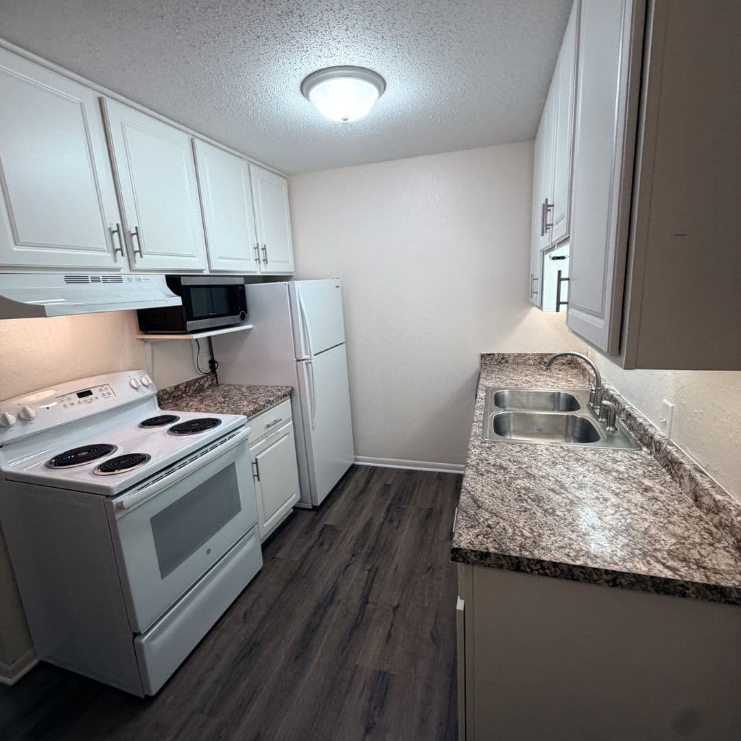 Silver View Villa Apartments 1 of 9