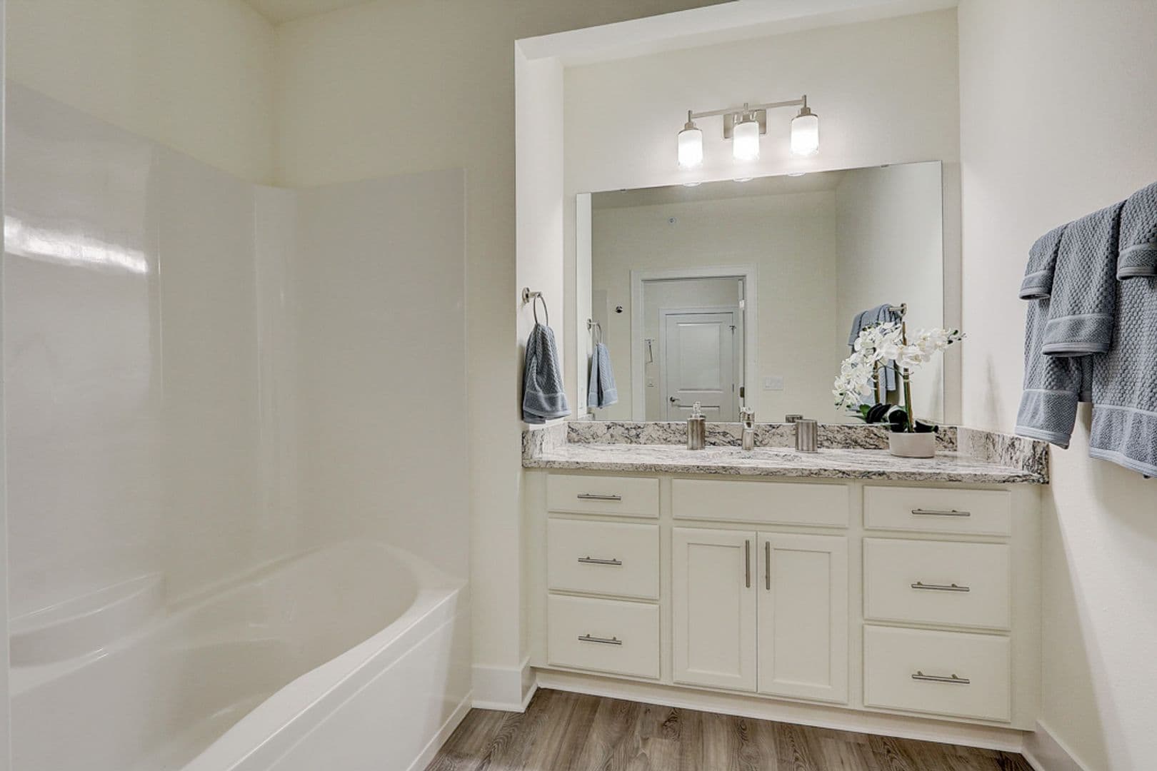 2 Bed/2.5 Bath Apartment 20 of 23