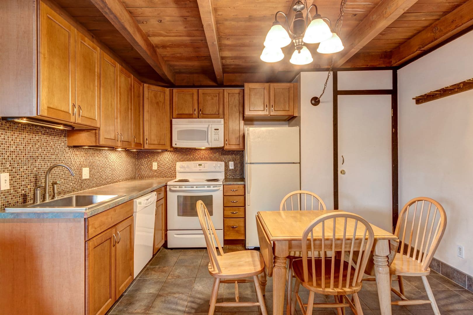 201-C Treehouse 7 of 14