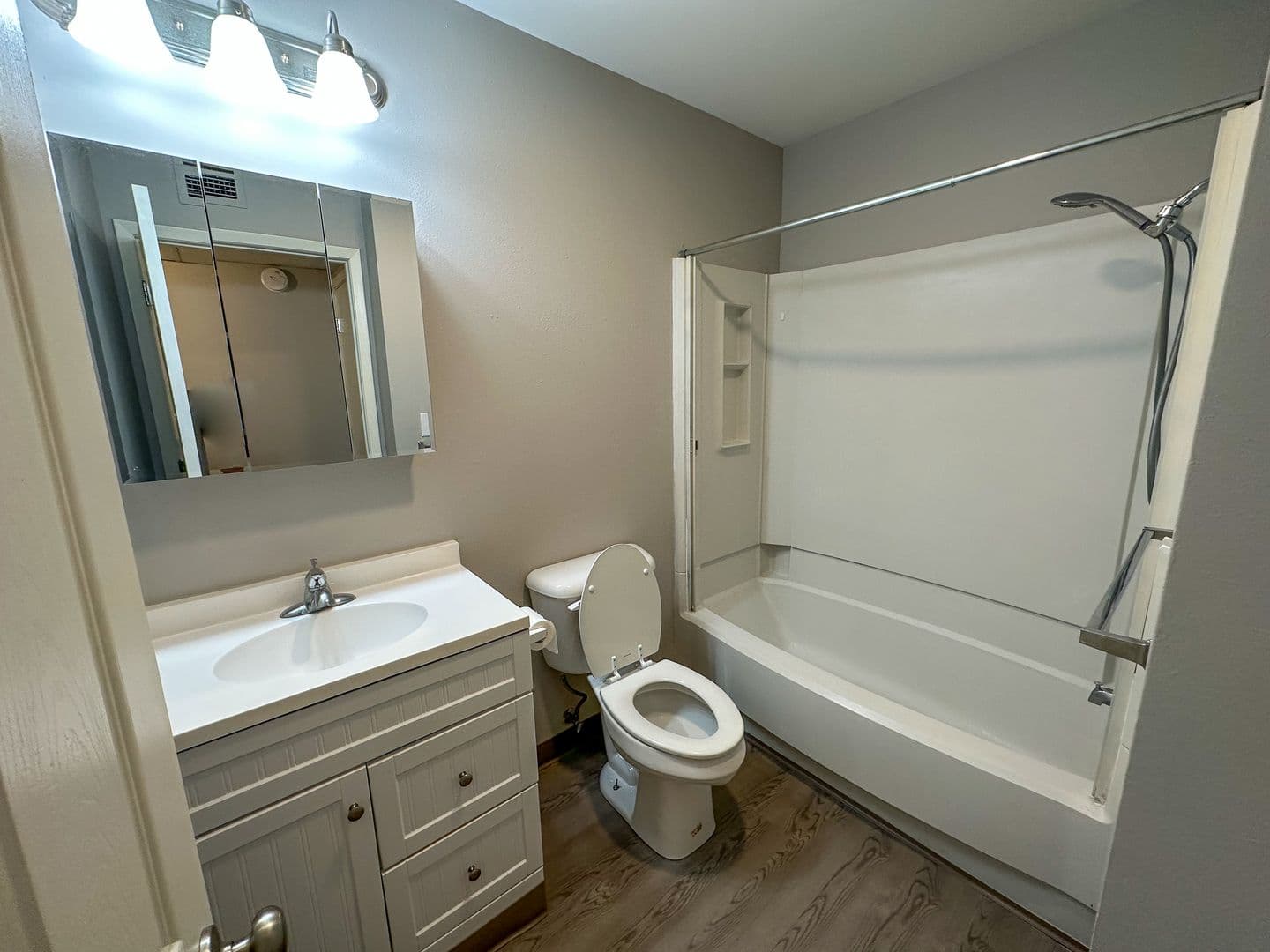 246 N Hyland Ave 13 of 15
