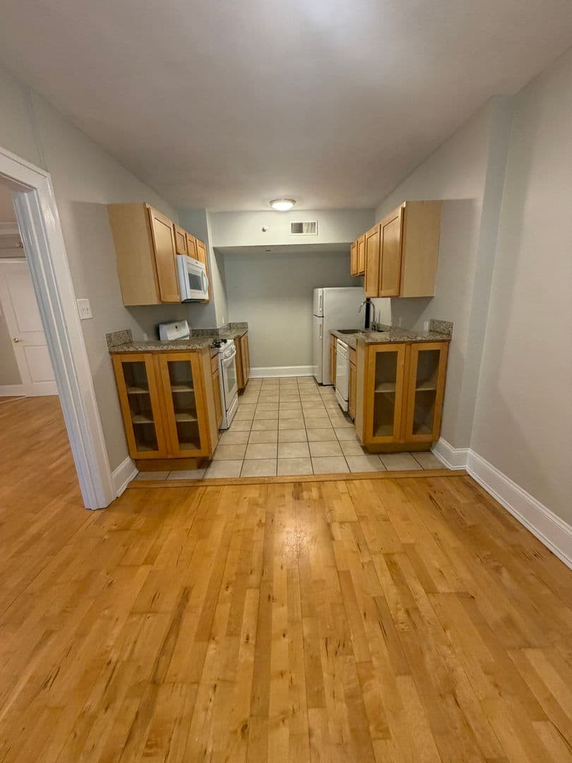 4616 Lindell Blvd. (Carleton Apt) 10 of 16