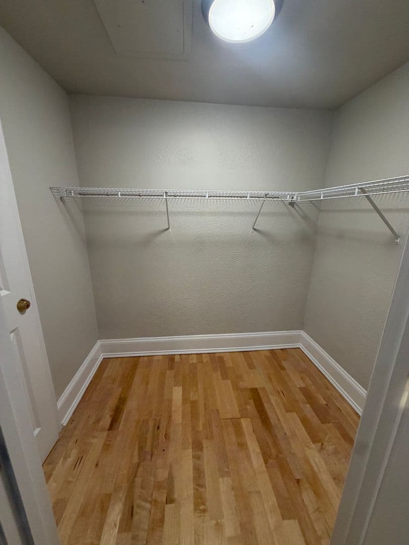 4616 Lindell Blvd. (Carleton Apt) 8 of 16