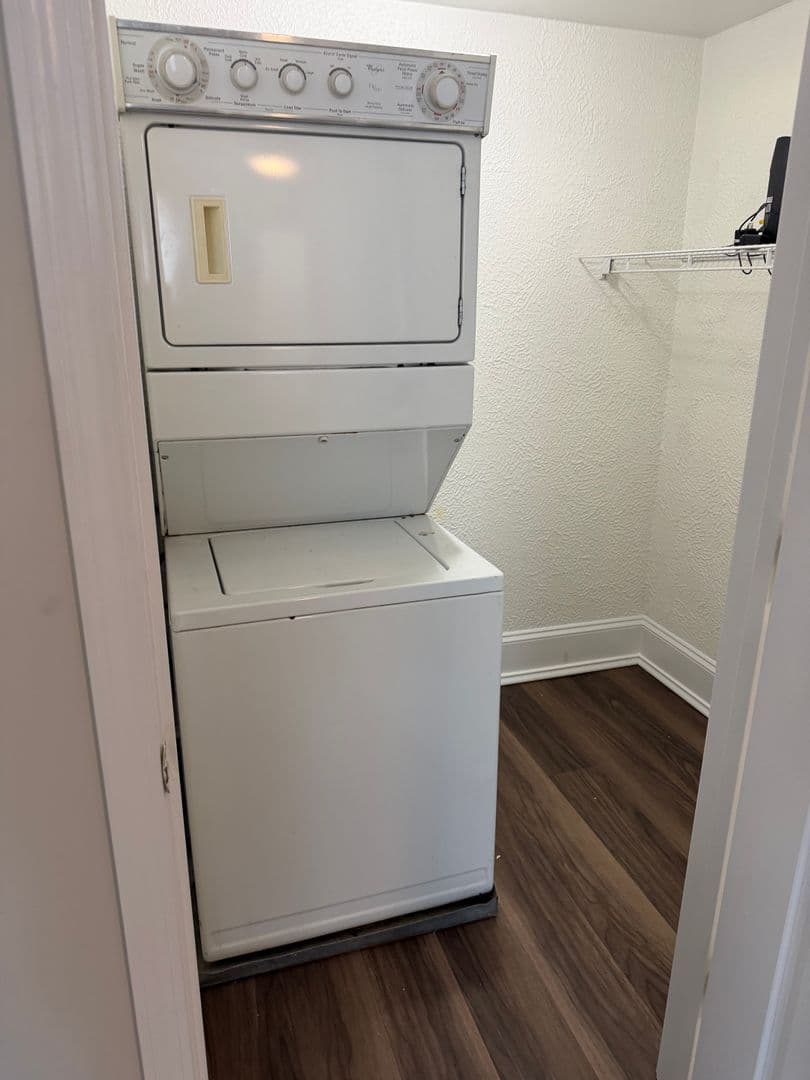 4616 Lindell Blvd. (Carleton Apt) 16 of 17