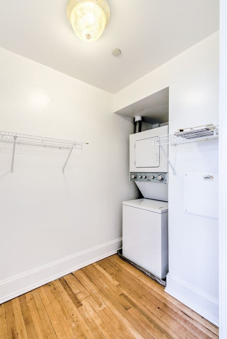 4616 Lindell Blvd. (Carleton Apt) 5 of 8
