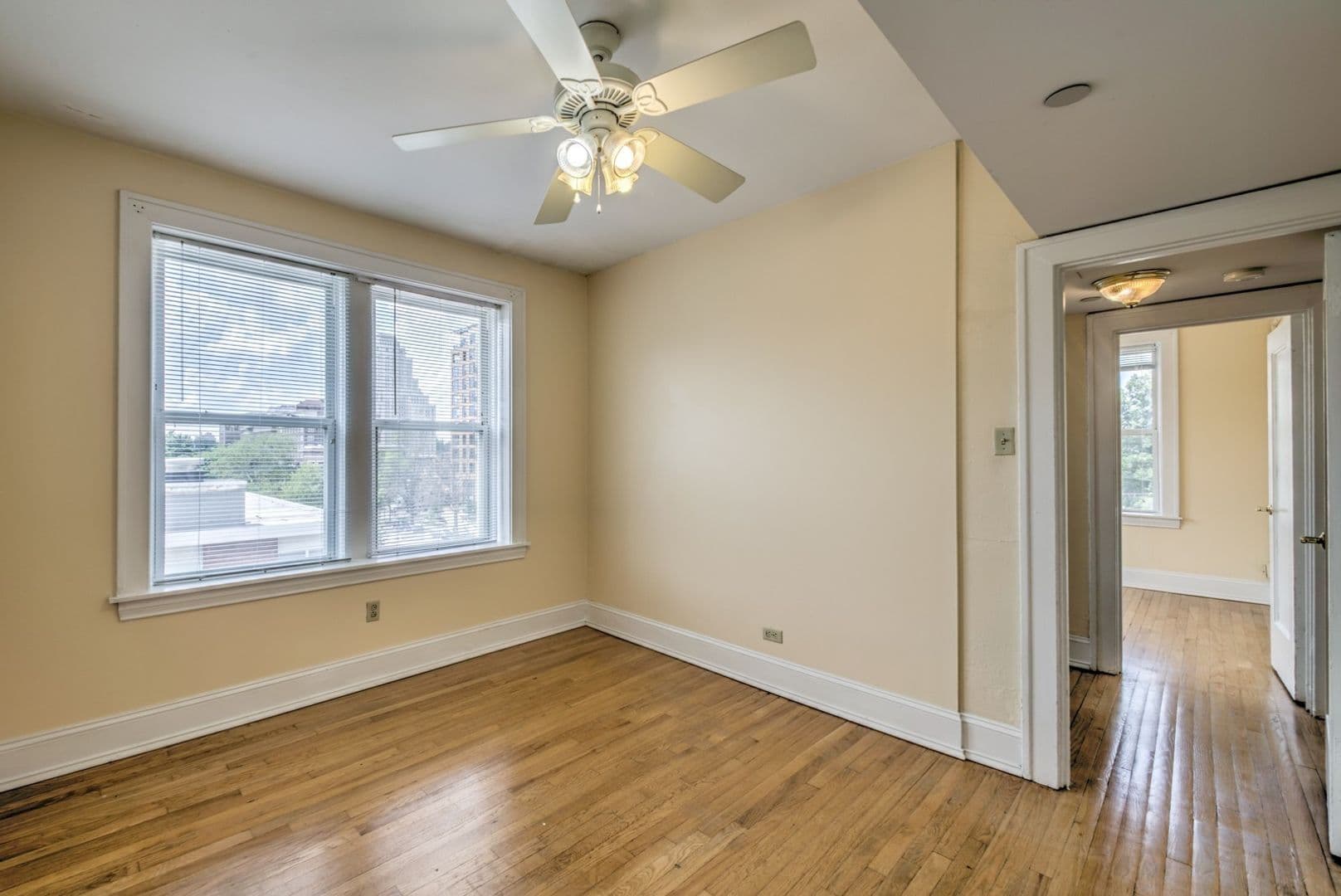4616 Lindell Blvd. (Carleton Apt) 2 of 8