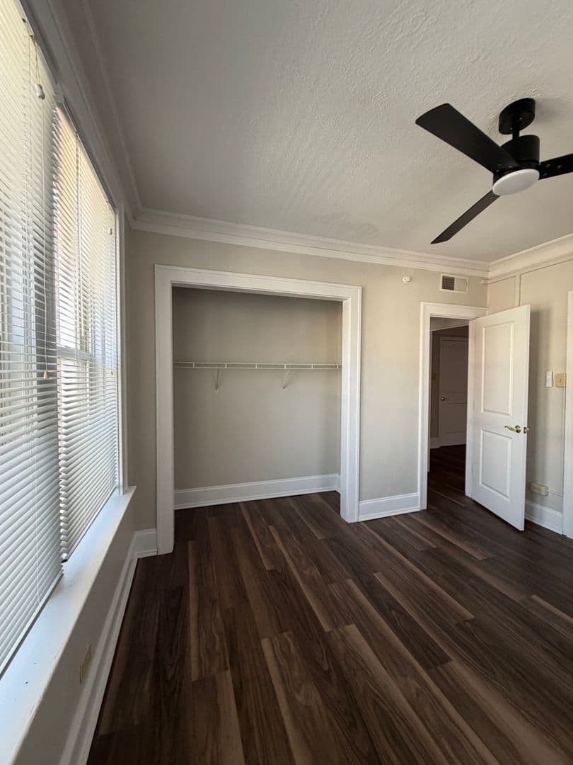 4616 Lindell Blvd. (Carleton Apt) 10 of 17