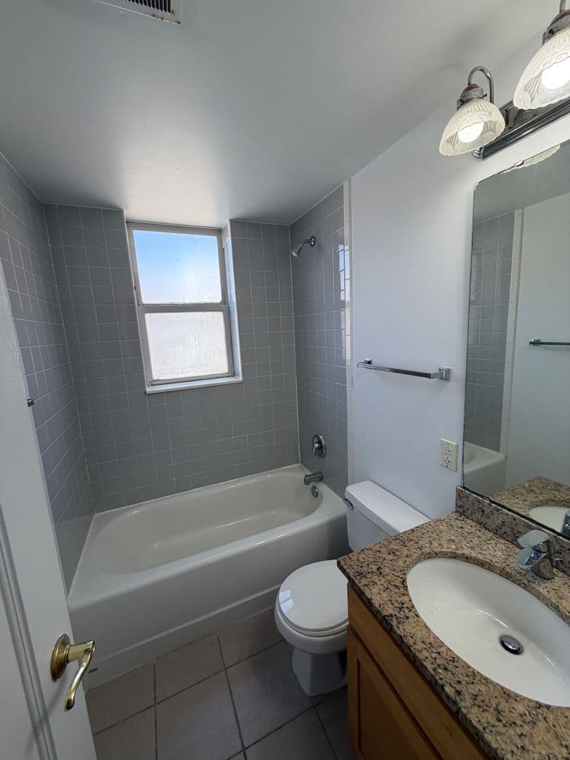 4616 Lindell Blvd. (Carleton Apt) 17 of 17