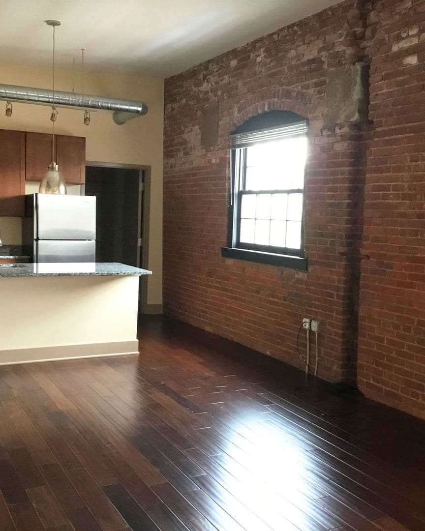 427- Market Lofts 9 of 12