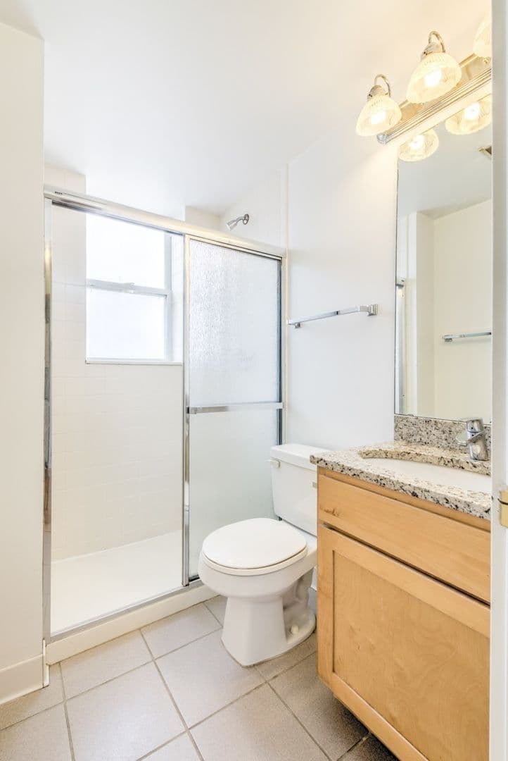 4616 Lindell Blvd. (Carleton Apt) 4 of 8