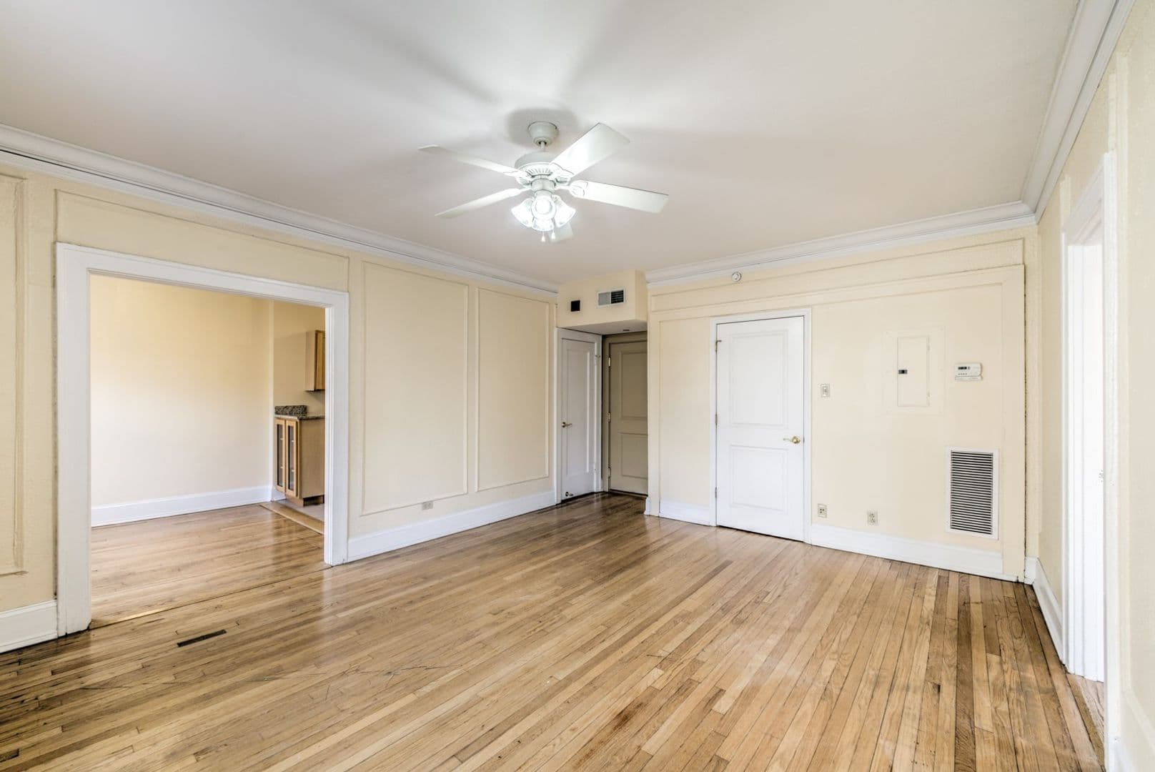 4616 Lindell Blvd. (Carleton Apt) 3 of 8