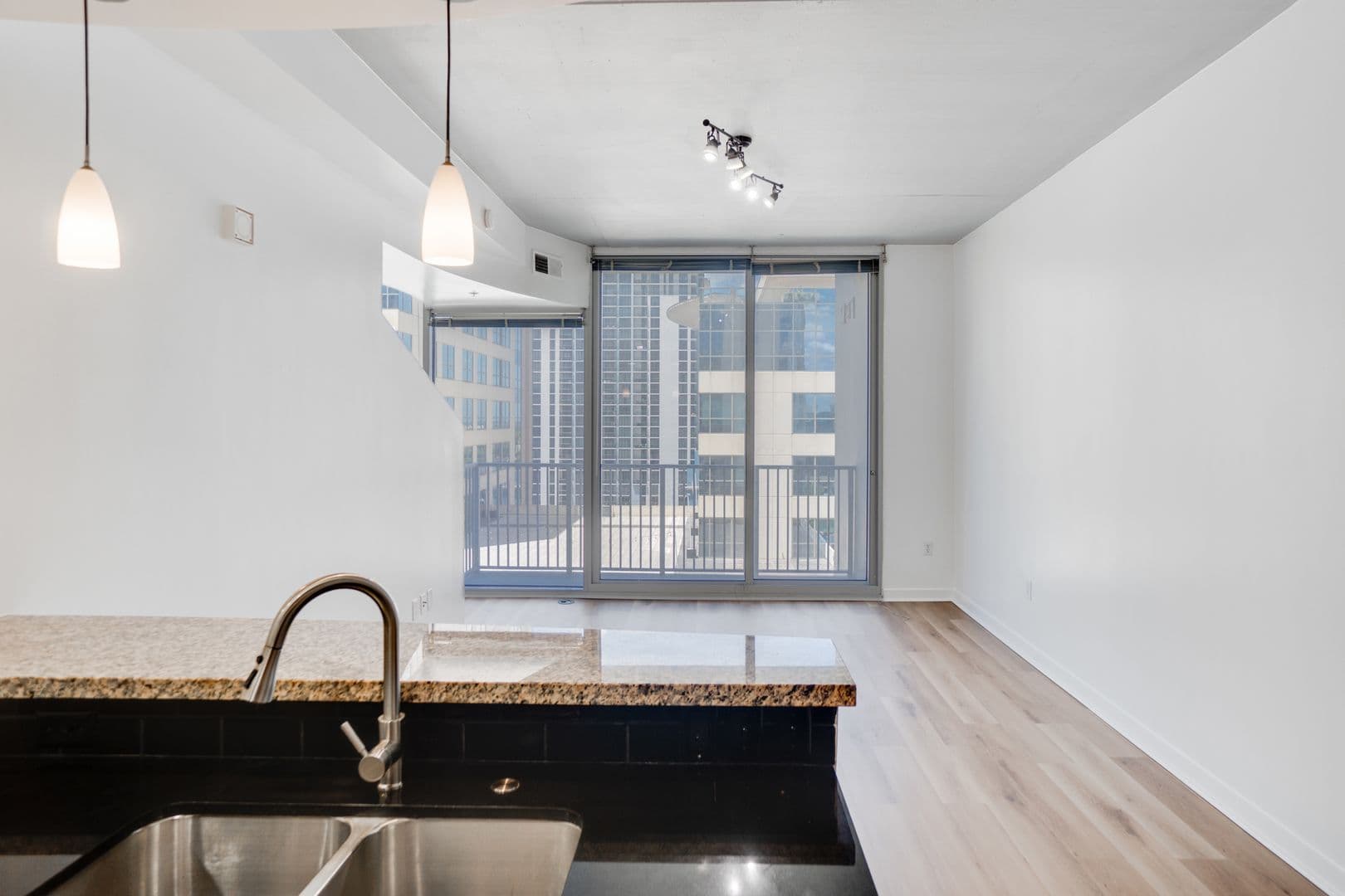 155 S Court Ave #1414 7 of 26