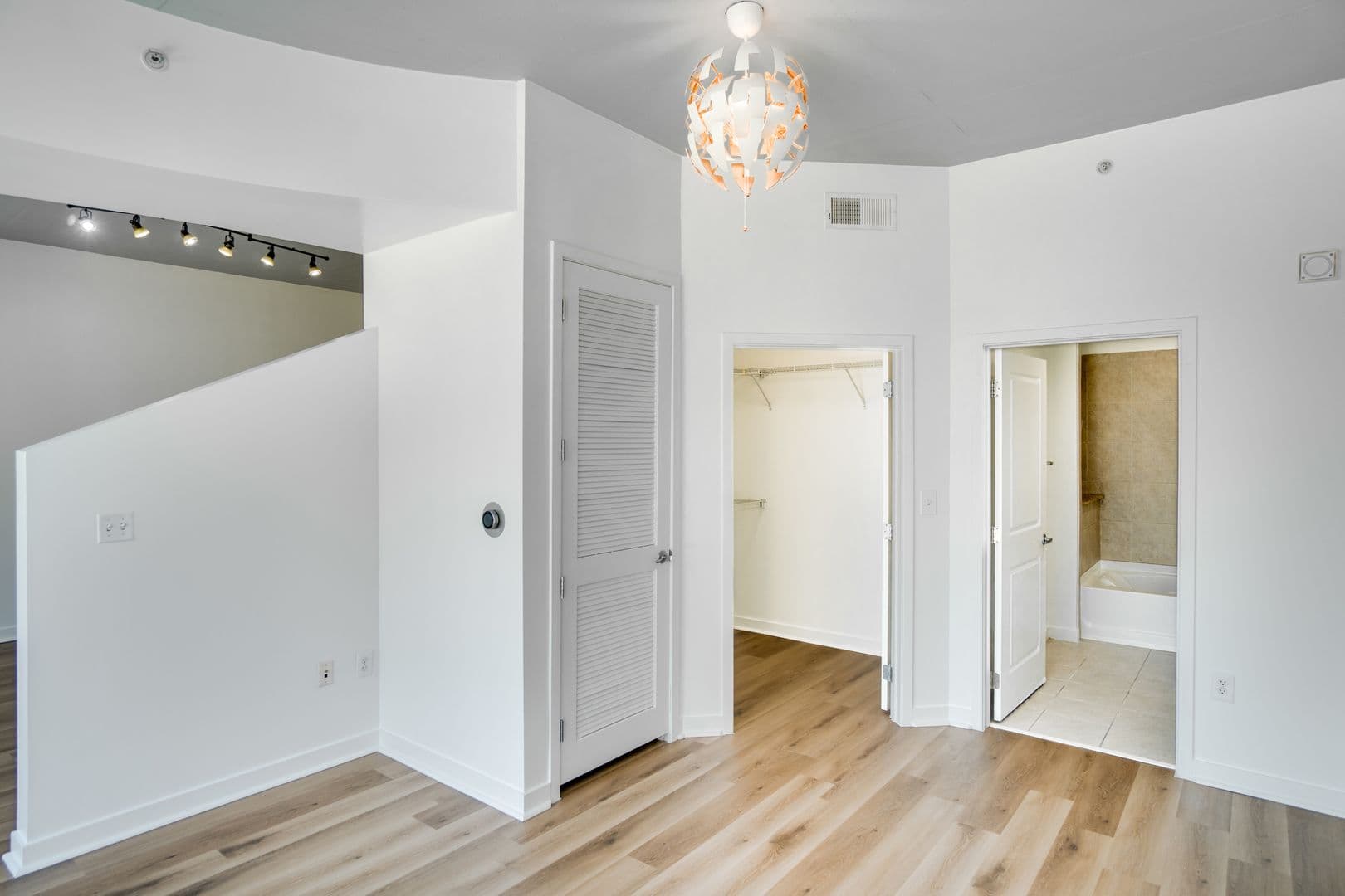 155 S Court Ave #1414 10 of 26