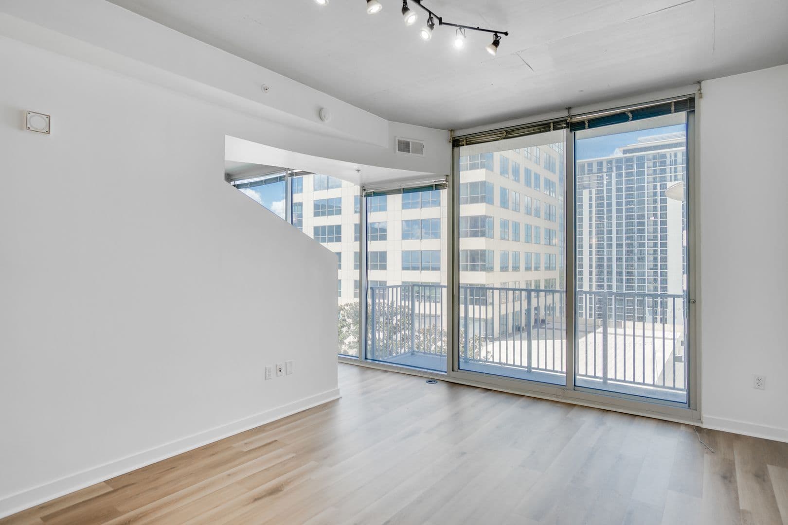 155 S Court Ave #1414 9 of 26