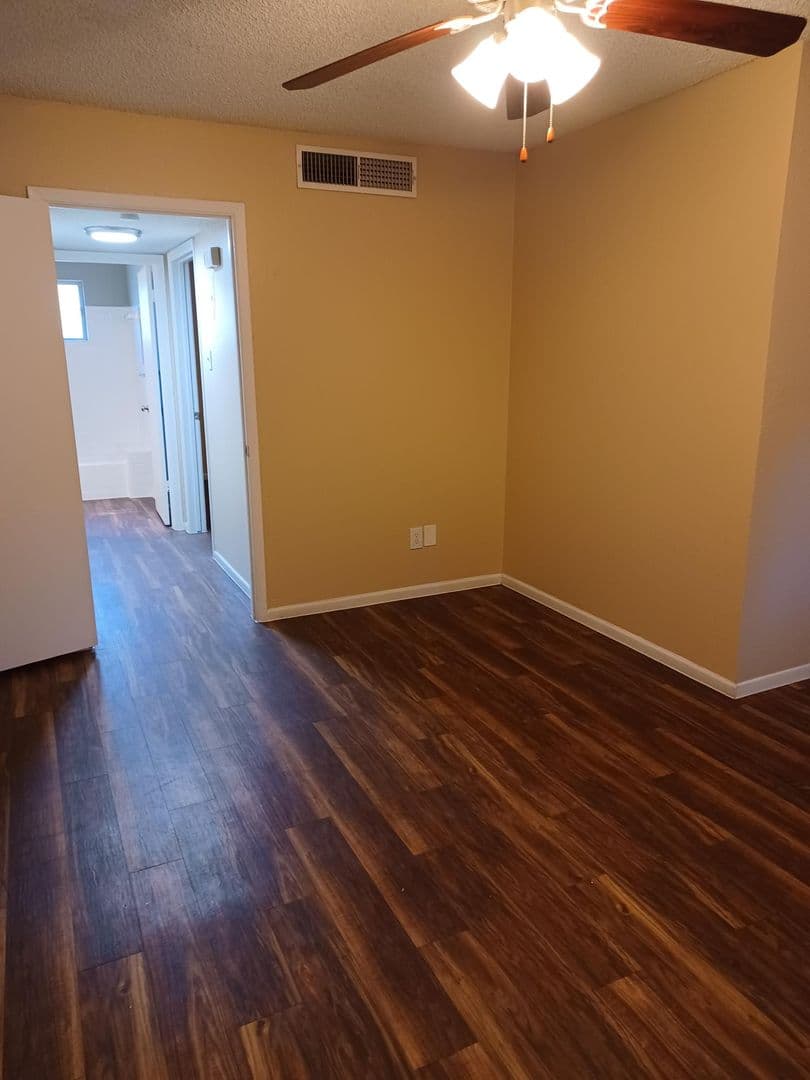 Robinson Manor Apartments 1 of 3