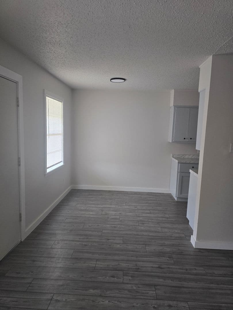 2 Bed, 1 Bath for Rent! 5 of 6