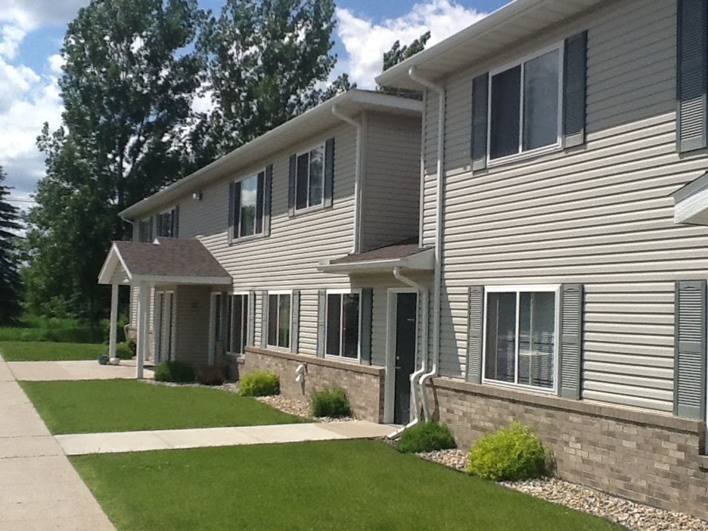 Dakota's Edge Townhomes 1 of 3