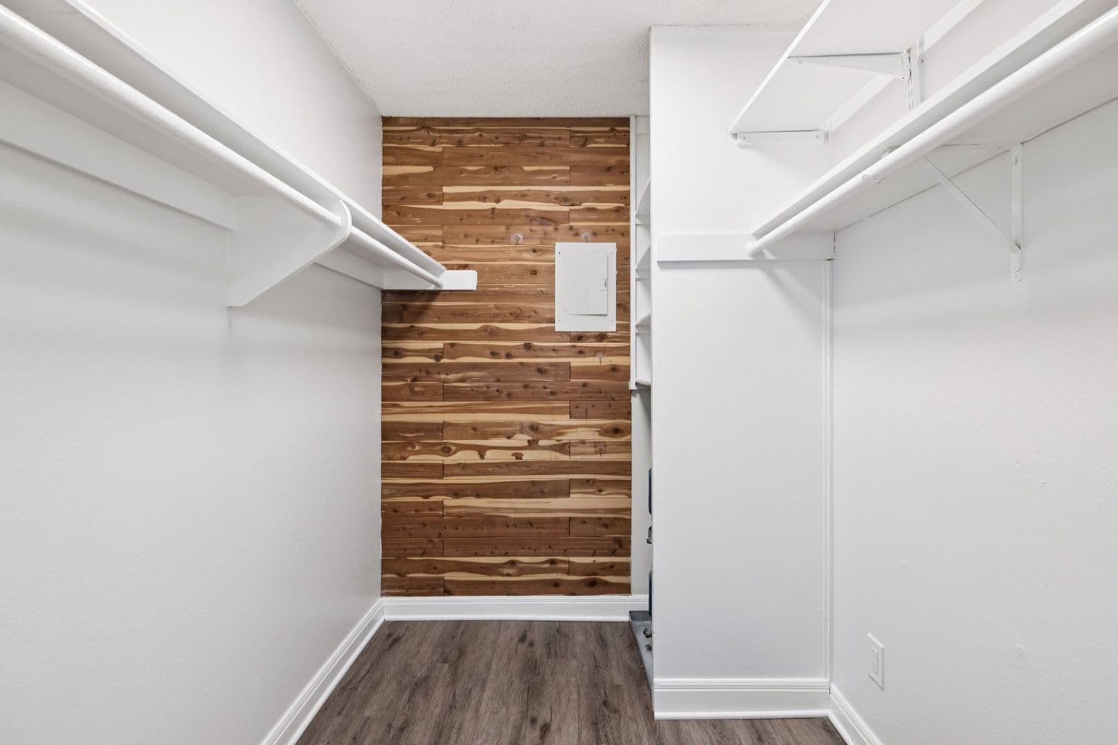 211 Crystal Cove Apts LLC 4 of 9