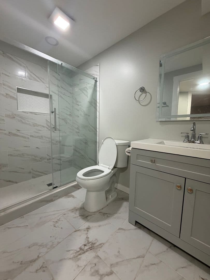 3018 W Schubert Ave - 1R 17 of 18