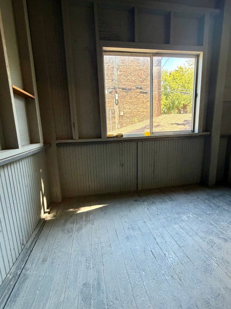 3018 W Schubert Ave - 1R 11 of 18