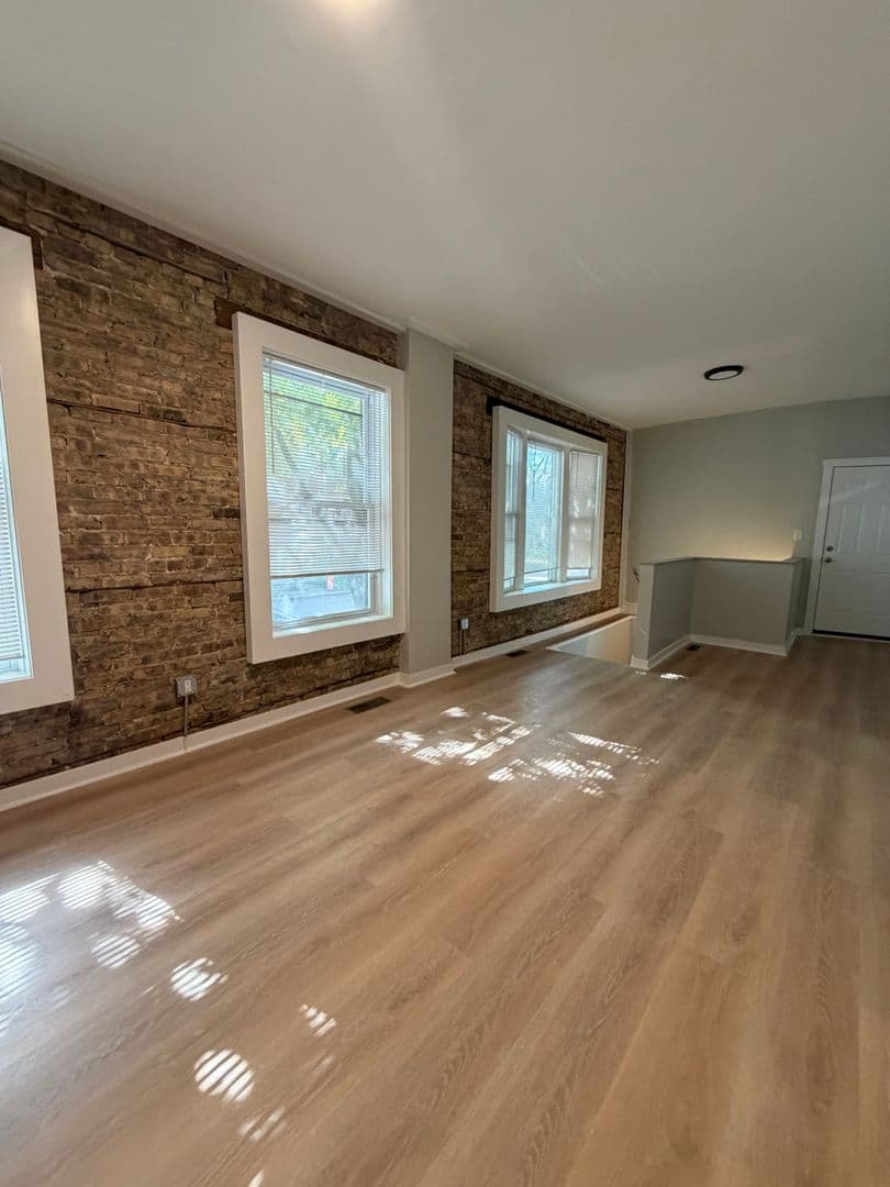 3018 W Schubert Ave 1R 3 of 8