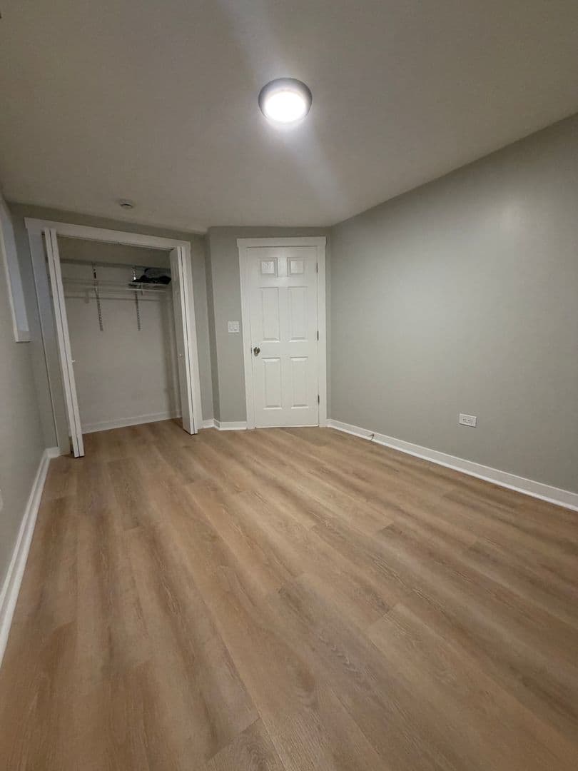 3018 W Schubert Ave - 1R 13 of 18