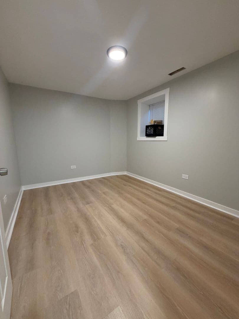 3018 W Schubert Ave - 1R 14 of 18