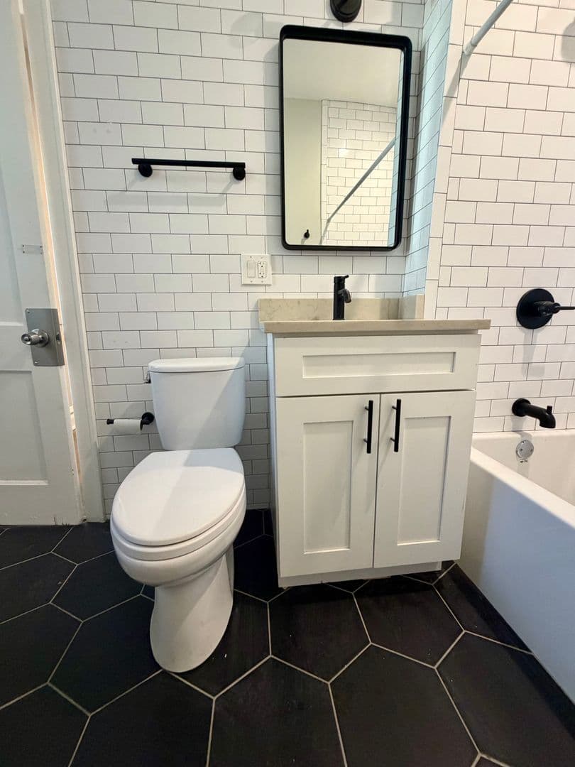 3018 W Schubert Ave - 1R 10 of 18