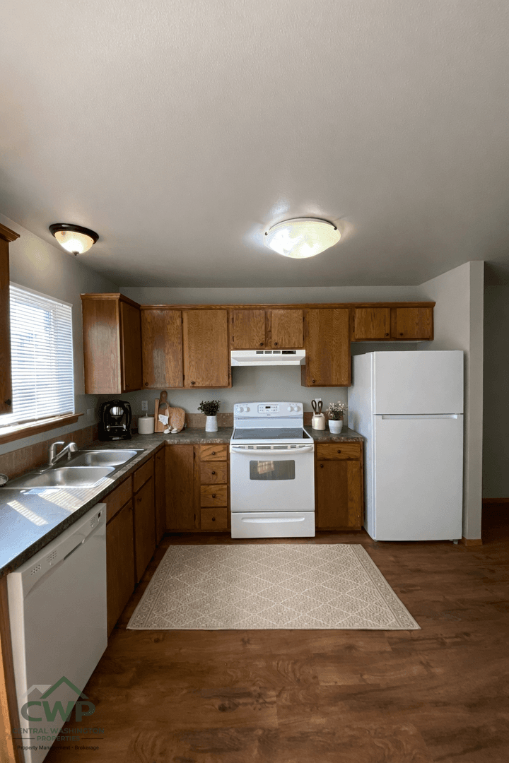 2 BEDROOM YAKIMA TOWNHOME | GARAGE +RATE DROP+ $500 OFF 2 of 11