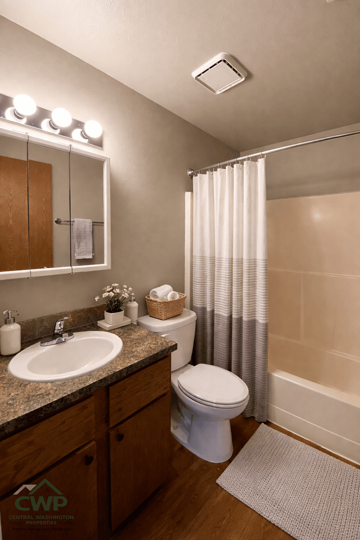 2 BEDROOM YAKIMA TOWNHOME | GARAGE +RATE DROP+ $500 OFF 8 of 11