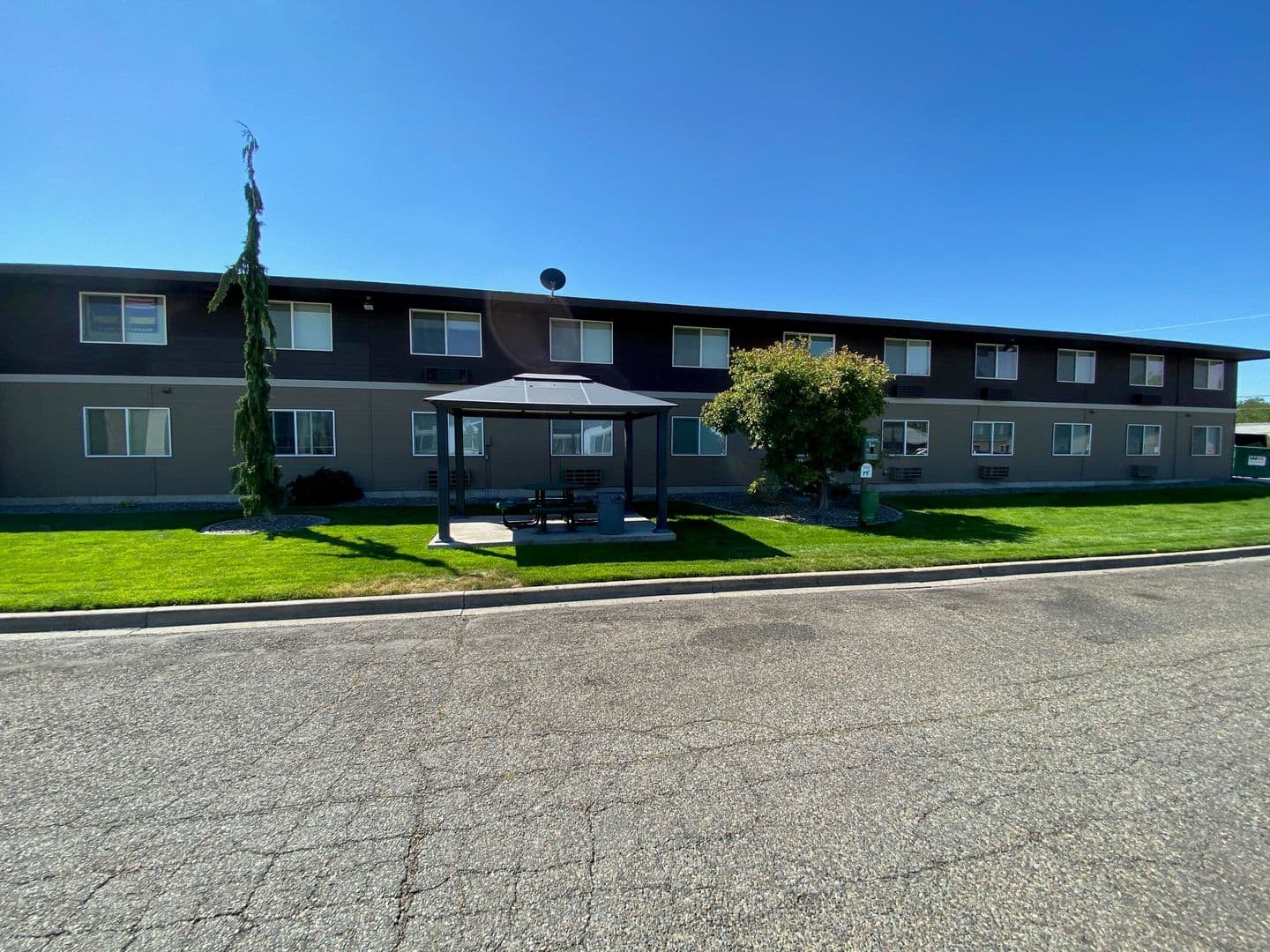 Cascade Village Apartments - Rainier Building 9 of 10