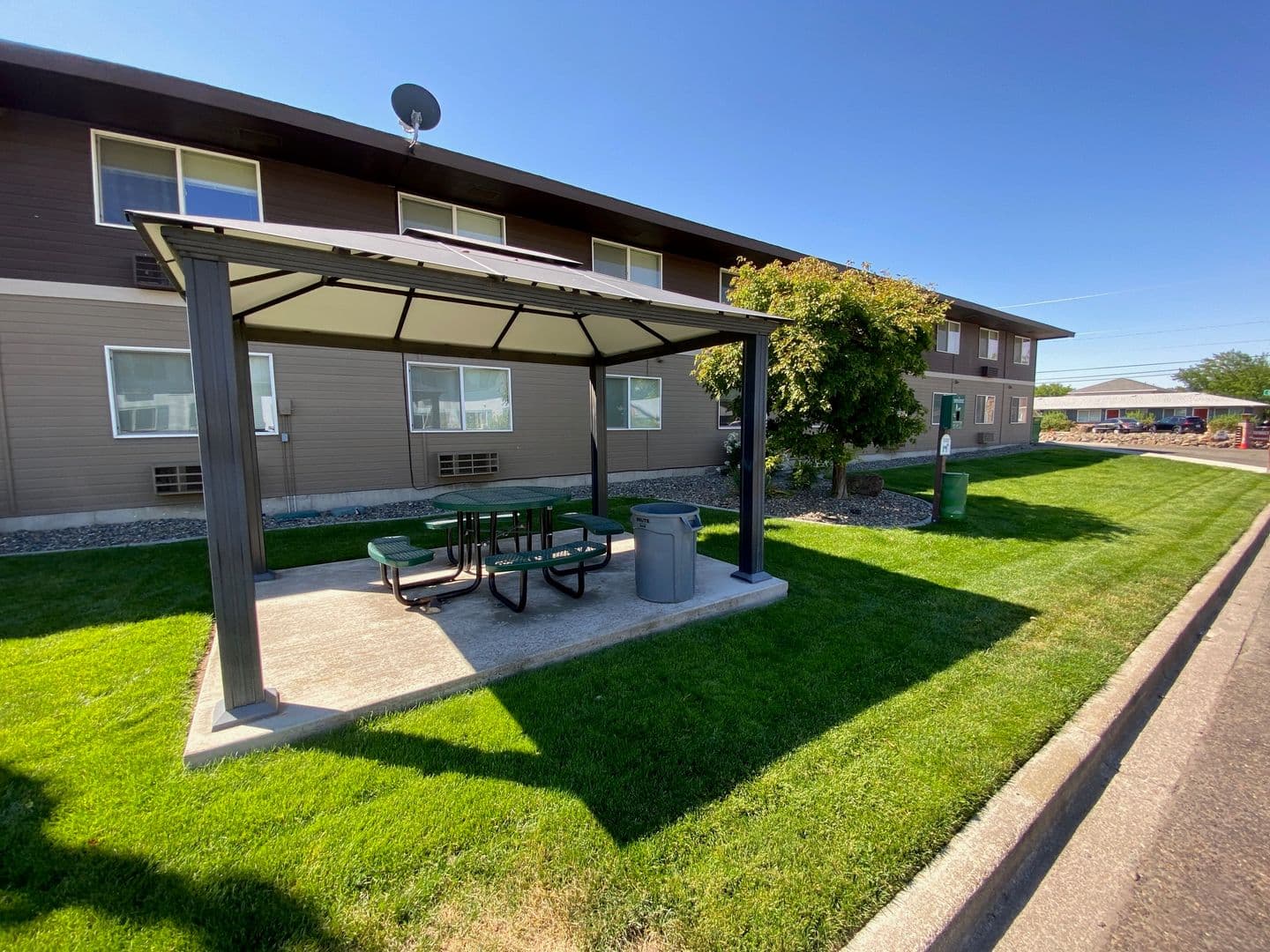 Cascade Village Apartments - Rainier Building 8 of 10