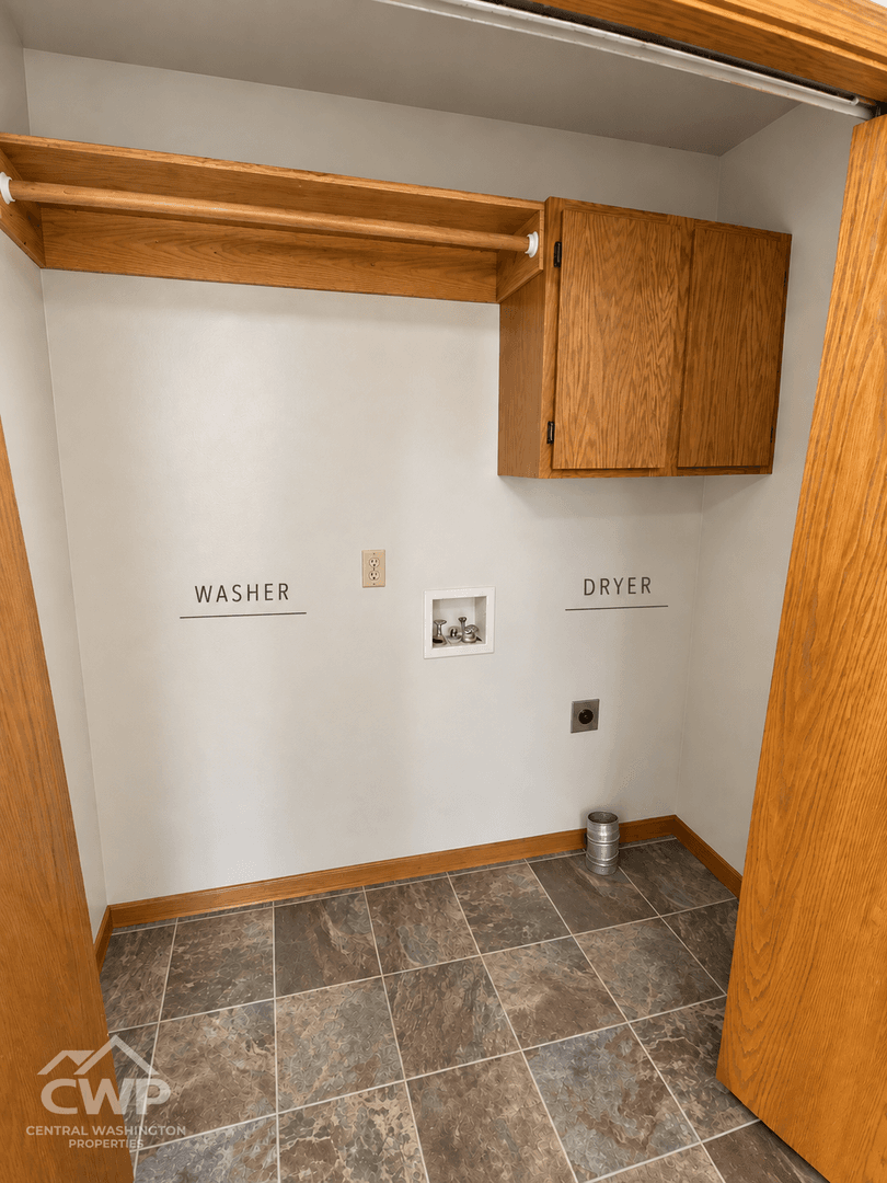 2 BEDROOM YAKIMA DUPLEX | GARAGE + FENCED YARD + 1/2 OFF YOUR FIRST MONTH 5 of 11