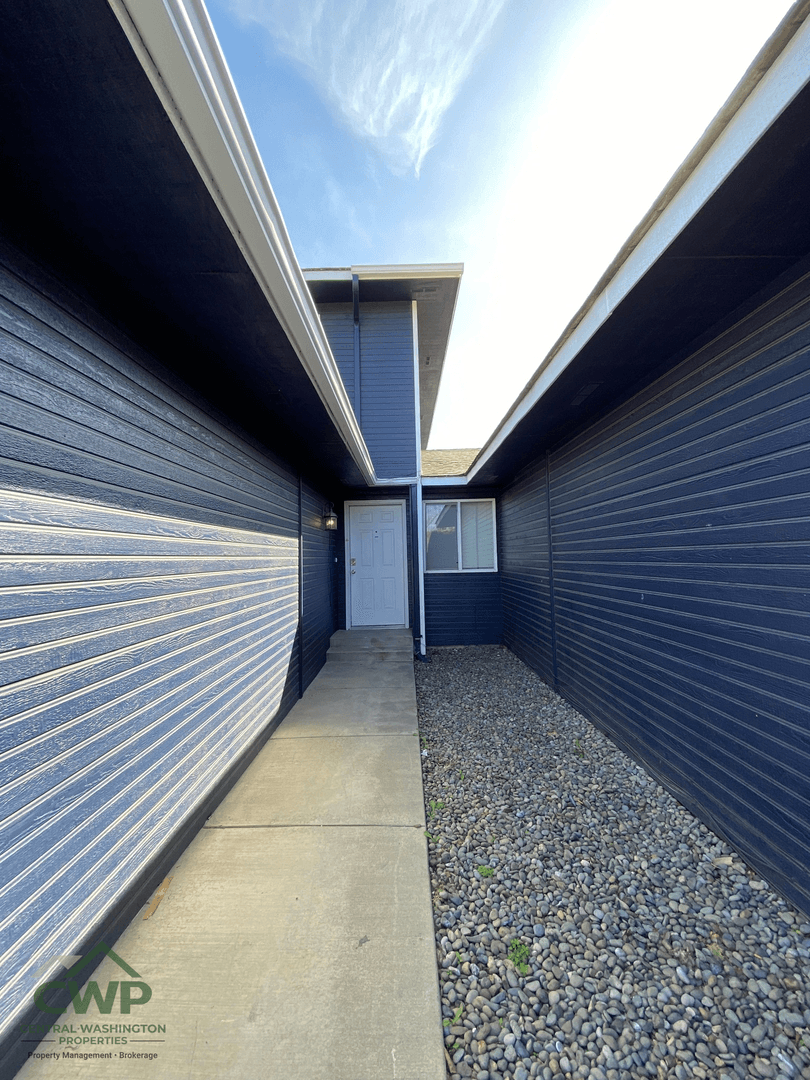 2 BEDROOM YAKIMA TOWNHOME | GARAGE +RATE DROP+ $500 OFF 10 of 11