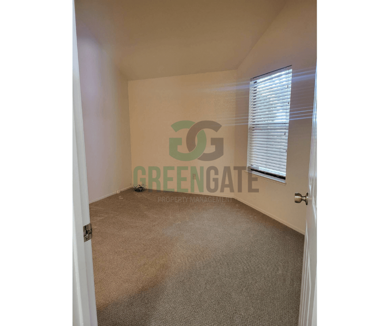 2428 Woodvale Dr. 19 of 52