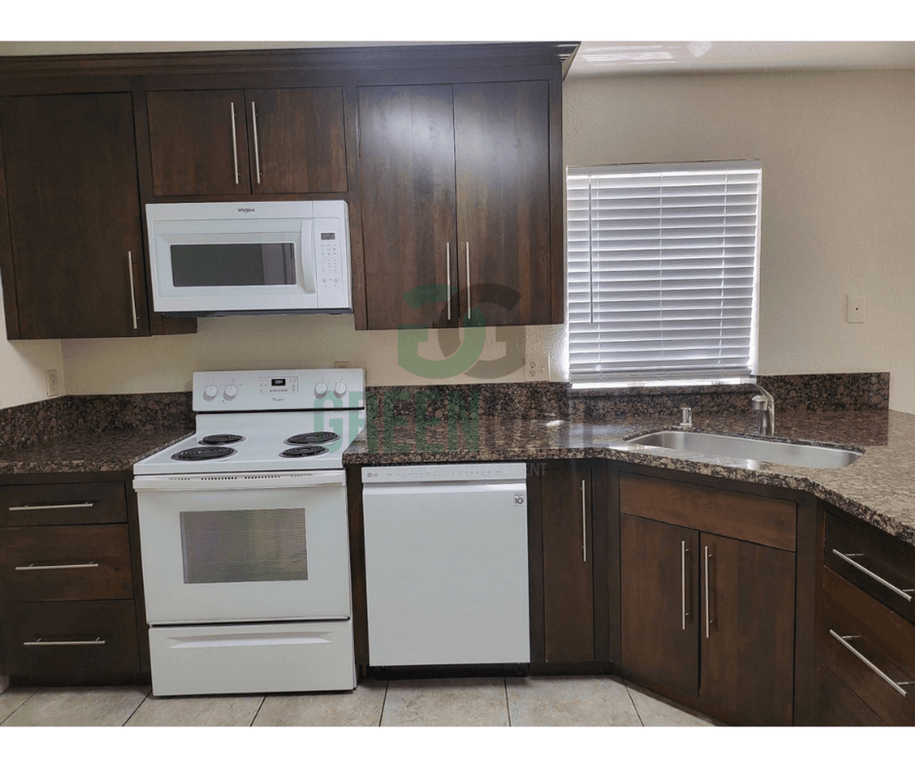 2428 Woodvale Dr. 8 of 52