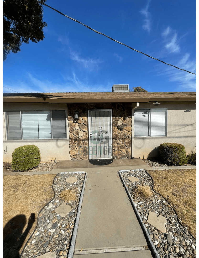 332 W G St 1 of 8