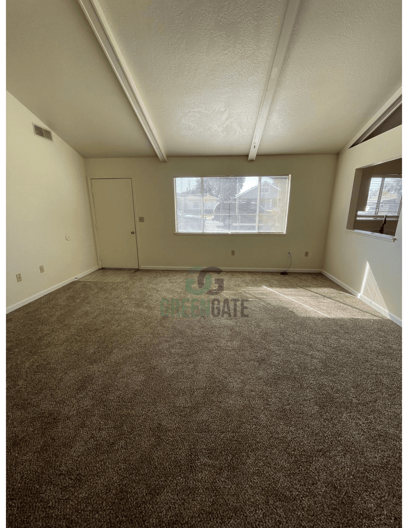 332 W G St 3 of 25