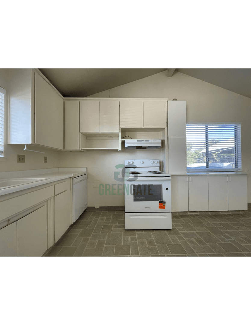 332 W G St 8 of 25