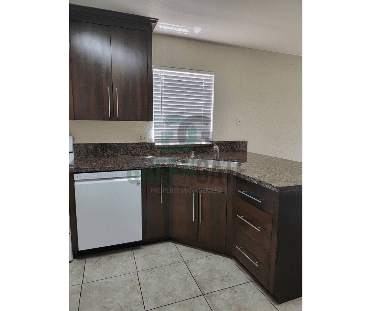 2428 Woodvale Dr. 9 of 52