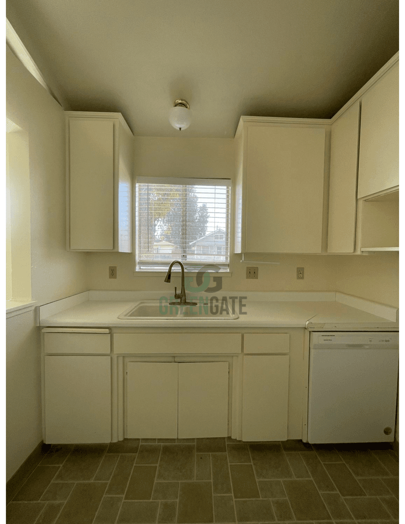 332 W G St 9 of 25